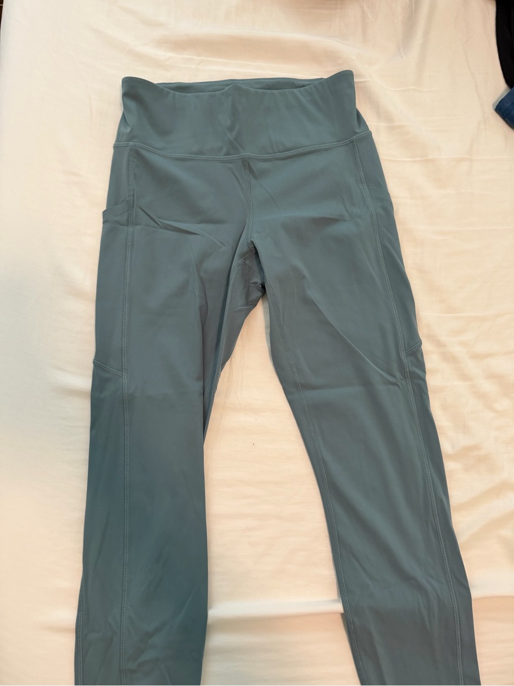 Vuori High-Rise Performance Leggings in Dusty Teal